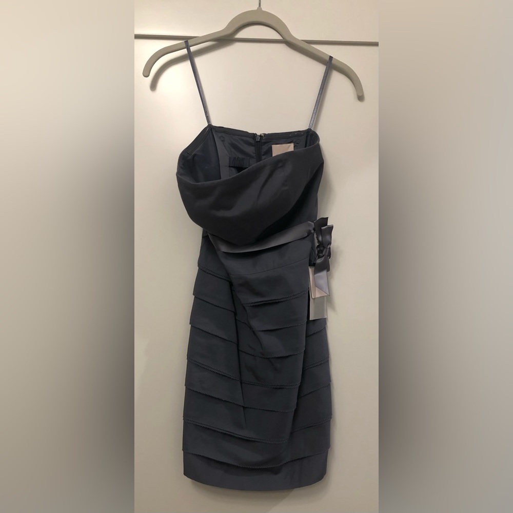 NWT! - Feminine grey strapless mini dress with optional straps and bow (Size 00)